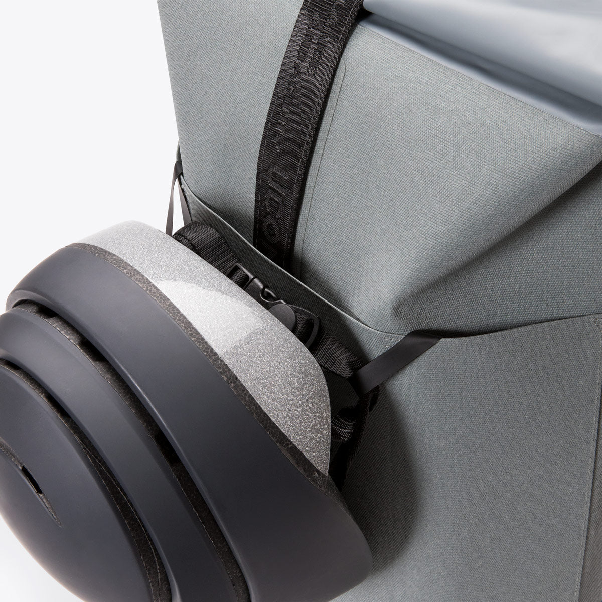 Hajo Roll-Top Backpack - Pigeon Blue Reflective / Medium